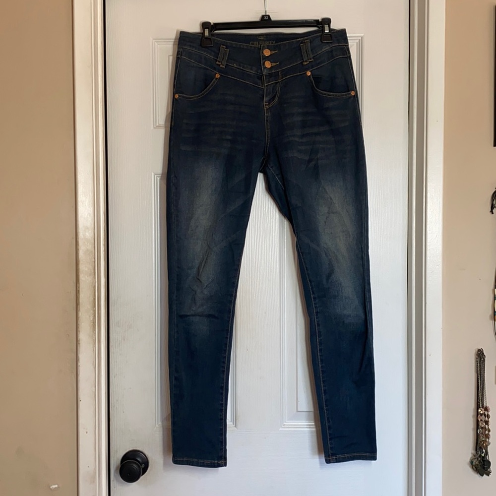 3/$10 - Soft and stretchy high waist skinny jeans